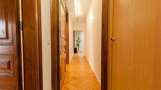 Rooms in Barcelona Ciutat Vella - photo 8