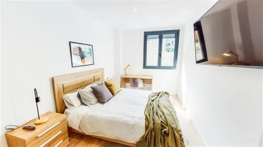 Rooms in Barcelona Sants-Montjuïc - photo 6