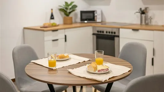 Rooms in Barcelona Ciutat Vella - photo 10