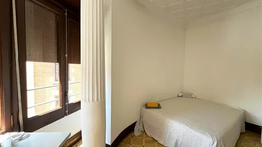 Rooms in Barcelona Ciutat Vella - photo 2
