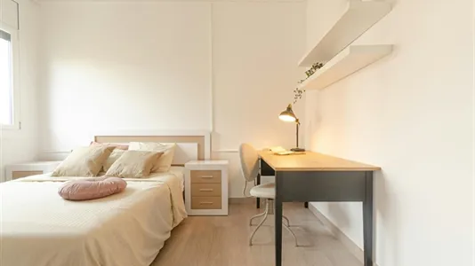 Rooms in Barcelona Ciutat Vella - photo 2