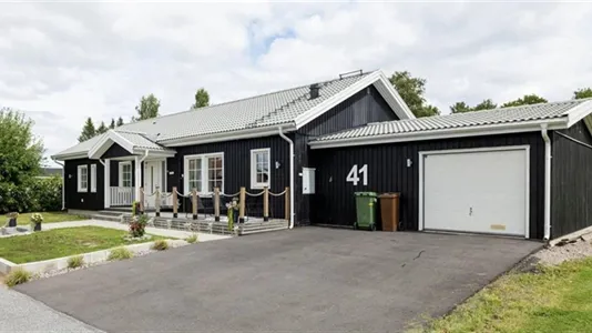 Houses in Örebro - photo 2