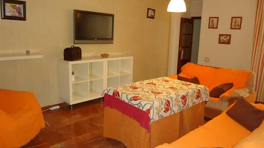 Rooms in Córdoba - photo 7