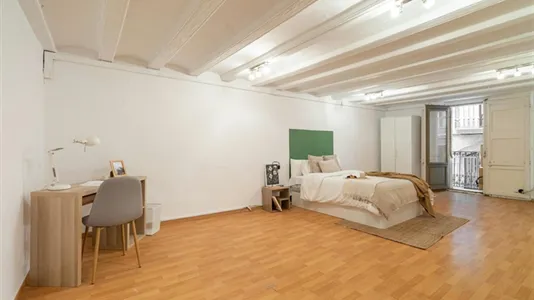 Rooms in Barcelona Ciutat Vella - photo 6