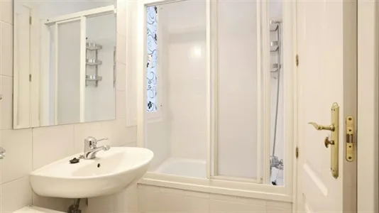 Rooms in Madrid Retiro - photo 9