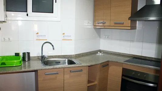 Rooms in Barcelona Ciutat Vella - photo 10