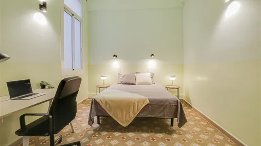 Rooms in Barcelona Eixample - photo 1