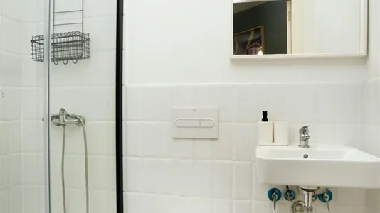 Rooms in Barcelona Eixample - photo 10