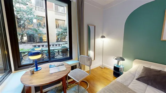 Rooms in Paris 8ème arrondissement - photo 2