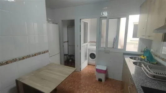 Rooms in Almería - photo 6