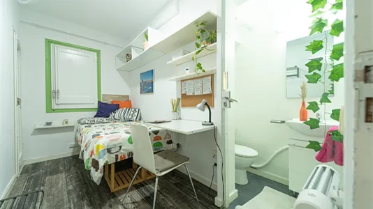 Rooms in Barcelona Eixample - photo 4