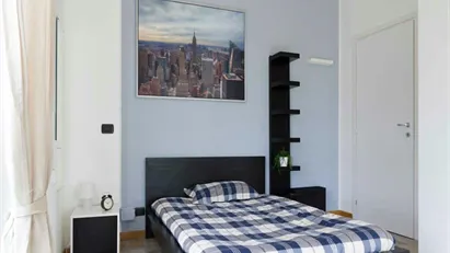 Room for rent in Milano Zona 8 - Fiera, Gallaratese, Quarto Oggiaro, Milan