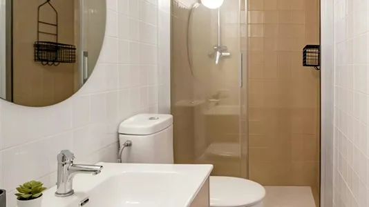 Rooms in Barcelona Ciutat Vella - photo 6