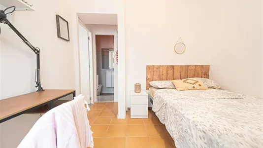Rooms in Barcelona Ciutat Vella - photo 3