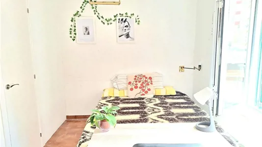 Rooms in Barcelona Sants-Montjuïc - photo 2