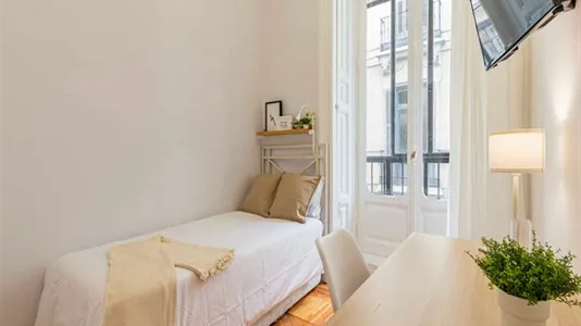 Rooms in Madrid Centro - photo 1