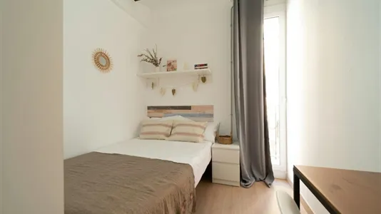 Rooms in Barcelona Ciutat Vella - photo 2