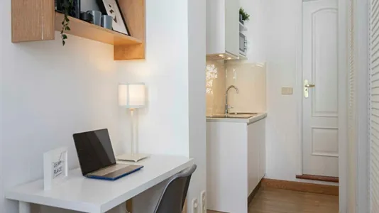 Rooms in Madrid Centro - photo 8