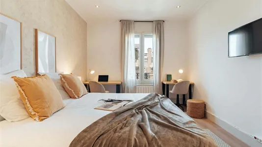 Rooms in Barcelona Eixample - photo 2