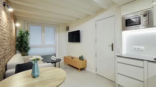 Apartments in Barcelona Ciutat Vella - photo 2