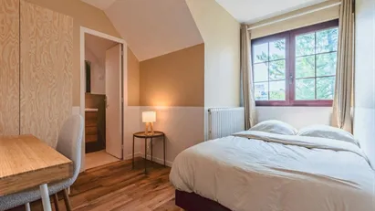 Room for rent in L'Haÿ-les-Roses, Île-de-France