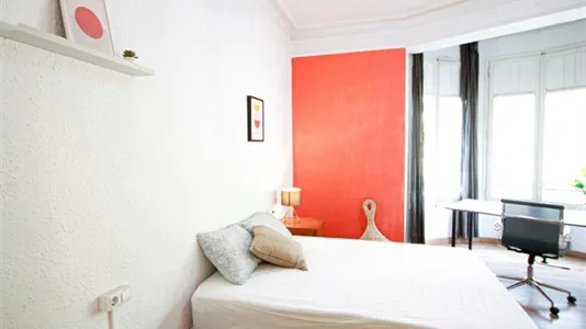 Rooms in Barcelona Eixample - photo 2