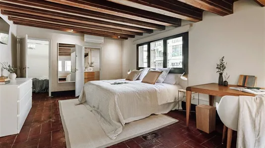 Rooms in Barcelona Eixample - photo 1