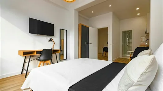Rooms in Barcelona Eixample - photo 5