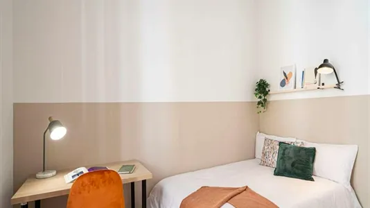 Rooms in Madrid Centro - photo 10