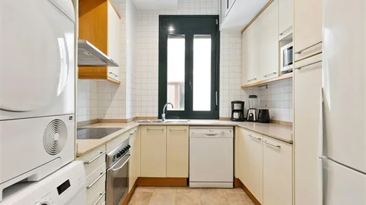 Rooms in Barcelona Ciutat Vella - photo 9