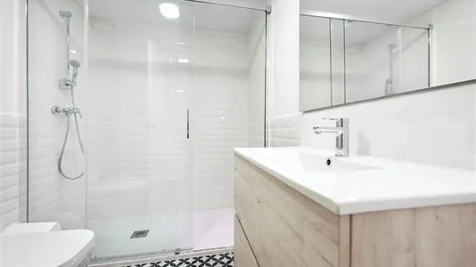 Rooms in Barcelona Ciutat Vella - photo 7