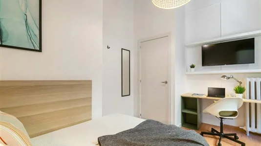 Rooms in Barcelona Ciutat Vella - photo 3