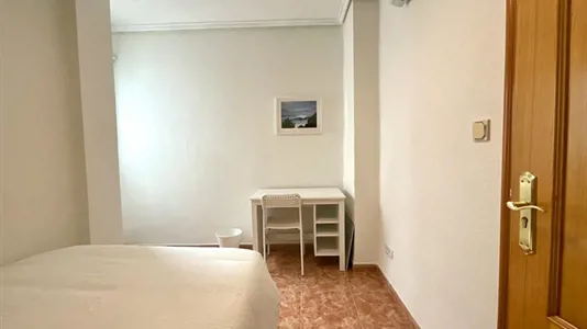 Rooms in el Camí de Vera - photo 2