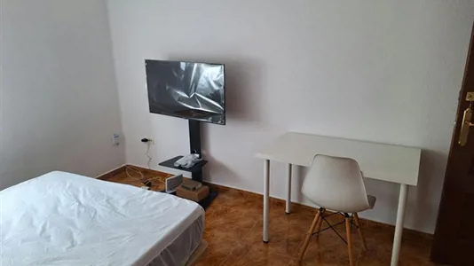 Rooms in Oviedo - photo 3