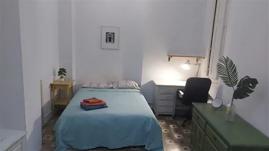 Rooms in Málaga - photo 1