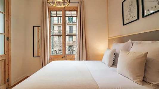 Rooms in Barcelona Eixample - photo 2