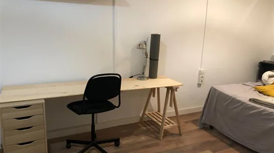 Rooms in Barcelona Ciutat Vella - photo 8