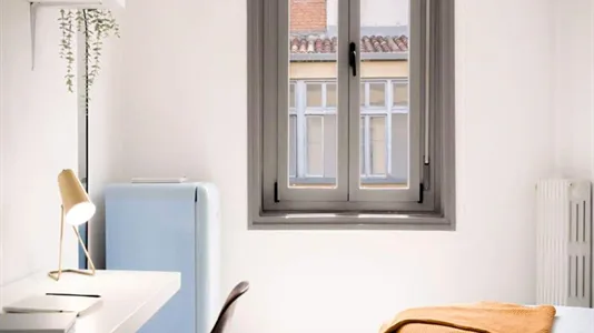 Rooms in Madrid Centro - photo 10