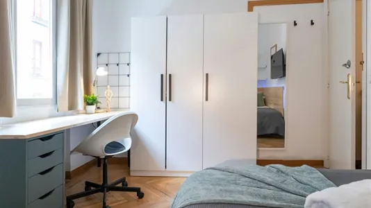 Rooms in Madrid Centro - photo 4