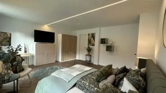 Rooms in Munich Schwabing-West - photo 2