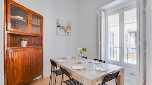 Rooms in Madrid Centro - photo 9