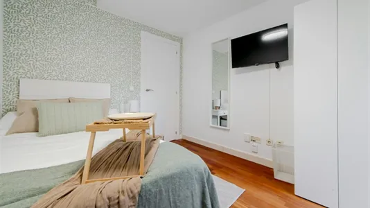 Rooms in El Encinar de los Reyes - photo 3
