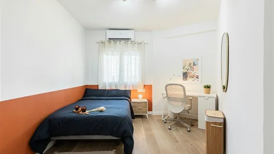 Rooms in Valencia Extramurs - photo 1