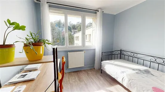 Apartments in Saint-Étienne - photo 3