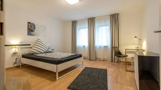 Rooms in Frankfurt Mitte-West - photo 4