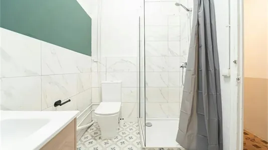 Rooms in Barcelona Eixample - photo 10