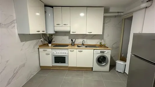 Rooms in Madrid Centro - photo 8