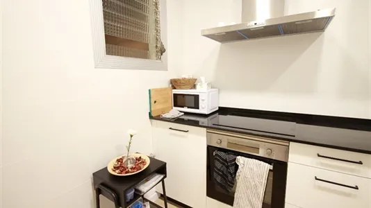 Rooms in Barcelona Eixample - photo 10