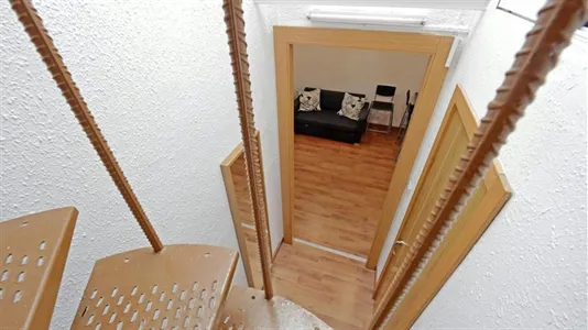 Rooms in Barcelona Ciutat Vella - photo 9