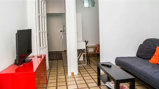 Rooms in Barcelona Ciutat Vella - photo 5